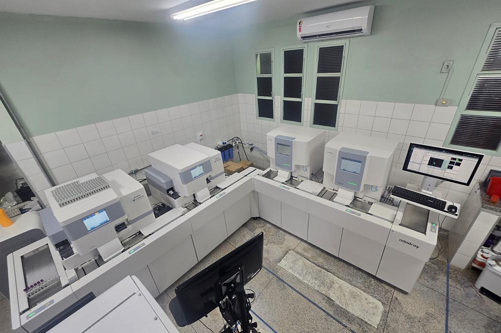 Laboratório Municipal adquire equipamento CAL 8000 que processa 400 exames por hora