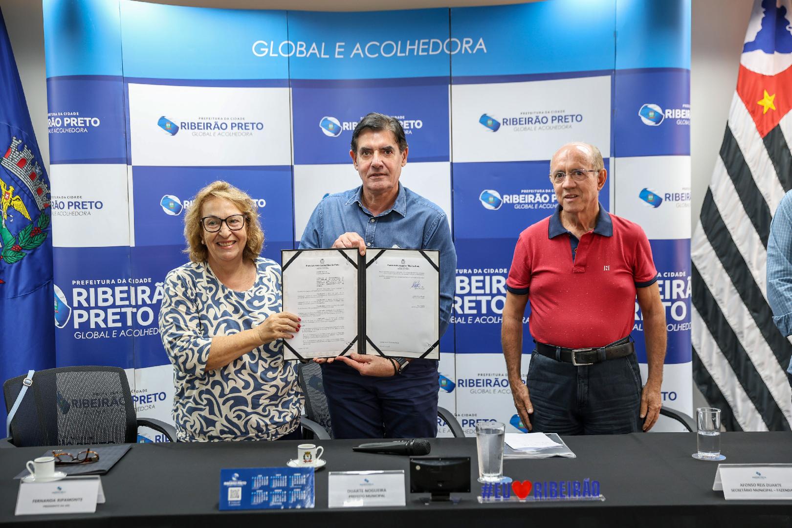 Ribeirão Preto celebra assinatura de cessão à Academia Ribeirão-pretana de Letras