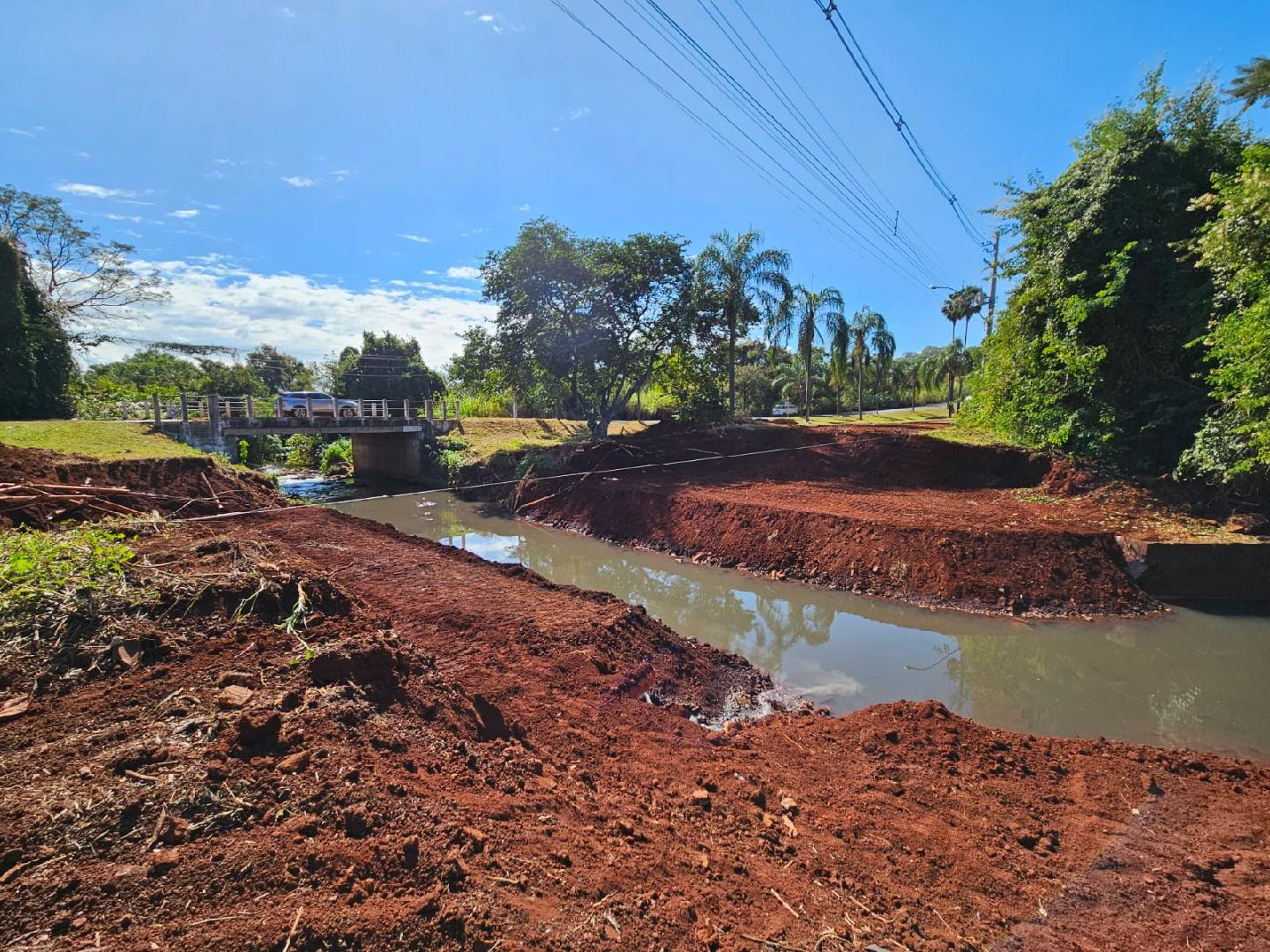 Trabalho de demolição de ponte interditada em Bonfim Paulista é concluído