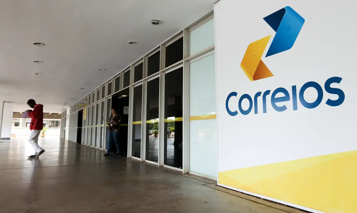 Correios lançam concurso com 33 vagas e salário de até R$ 6,8 mil