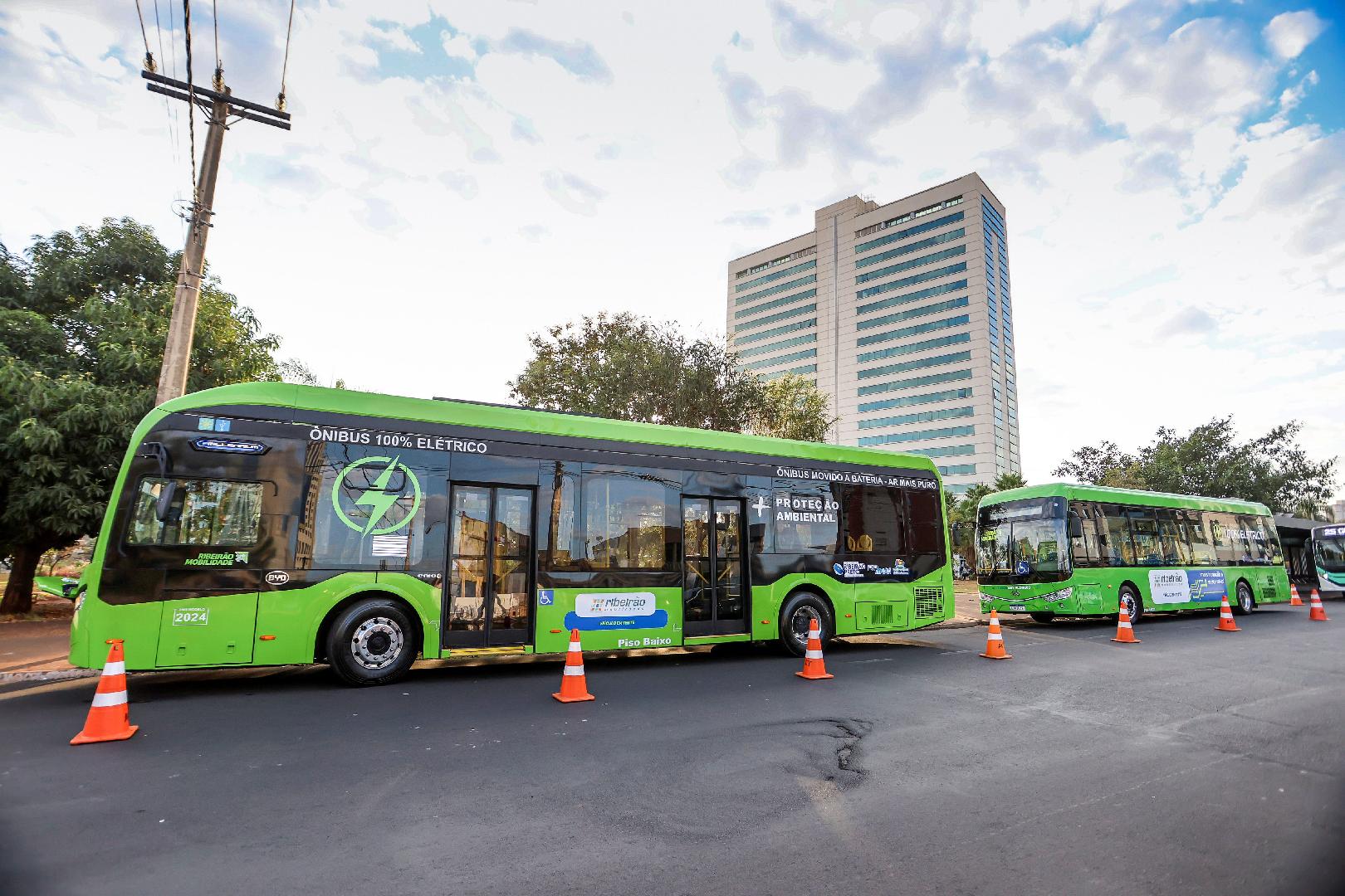 Dois ônibus elétricos iniciam novos testes em Ribeirão