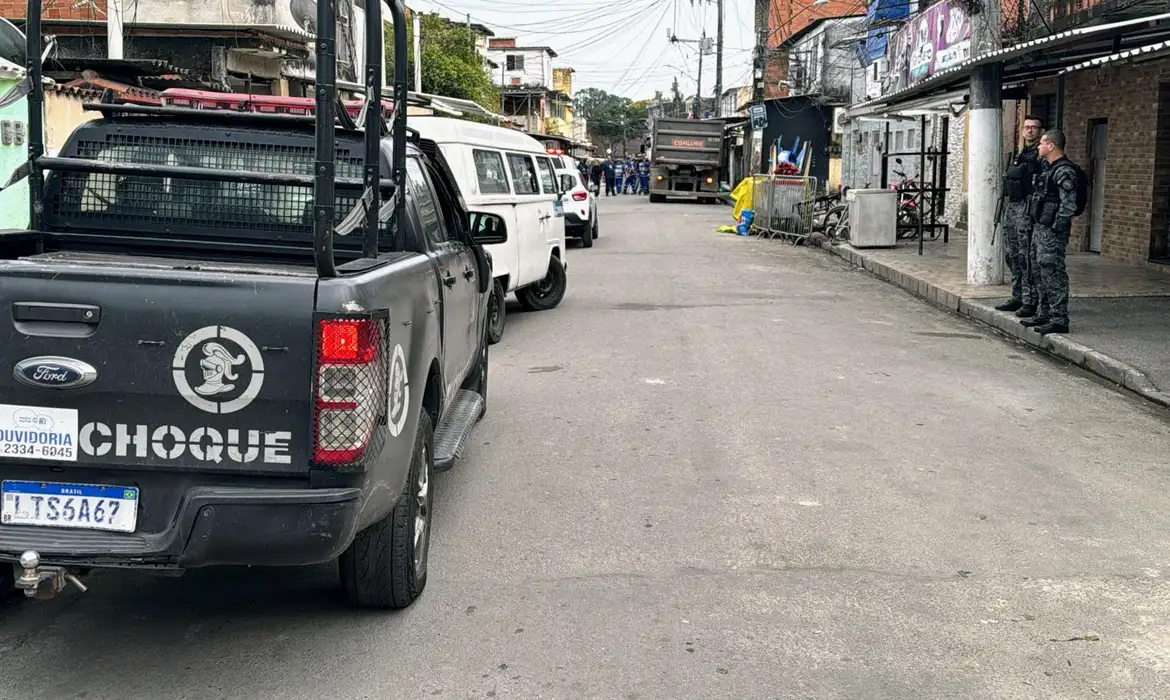 Terceiro dia de megaoperação no Rio mira transporte clandestino