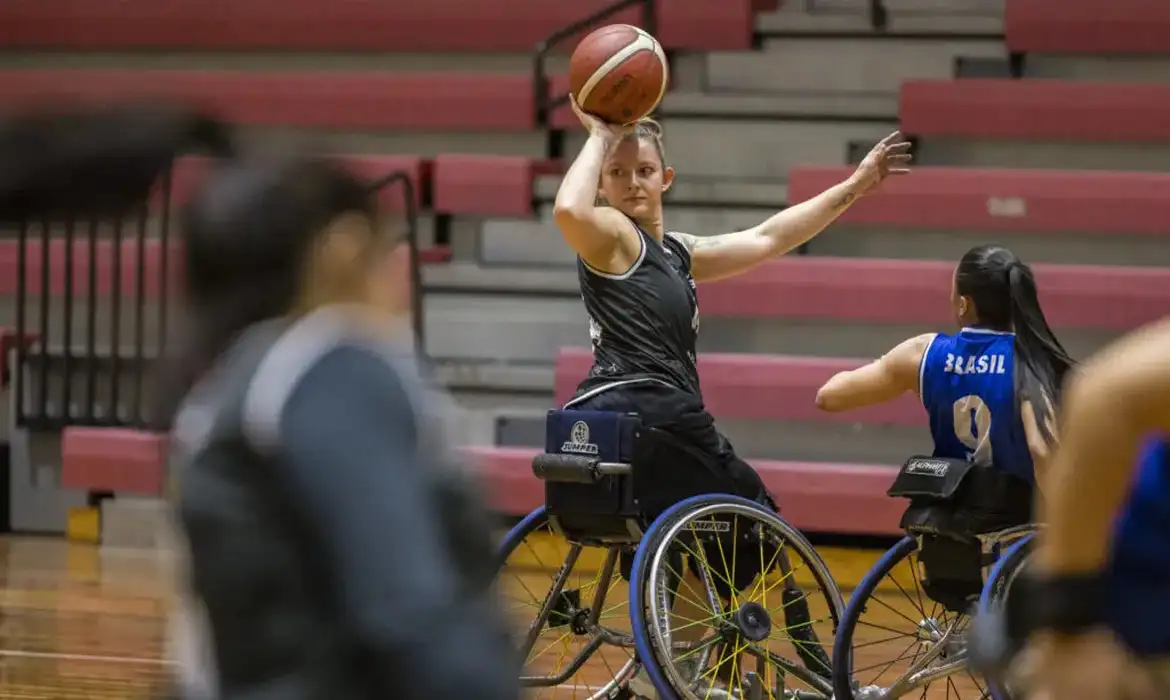 Brasil fecha Sul-Americano de basquete em carreira de rodas com prata