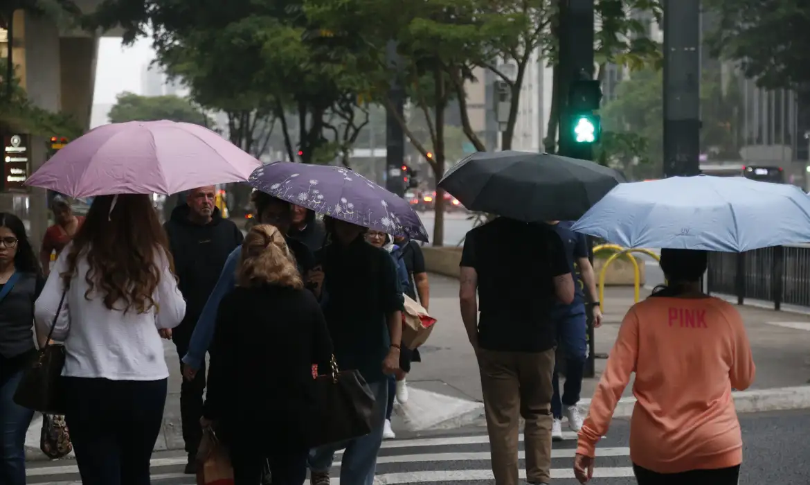 Chuva causou três mortes em SP; bombeiros procuram dois desaparecidos