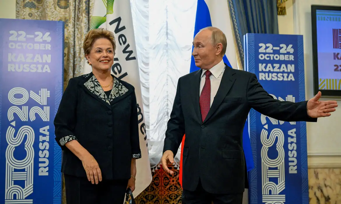 Putin oferece ao Brasil novo mandato no banco dos Brics com Dilma