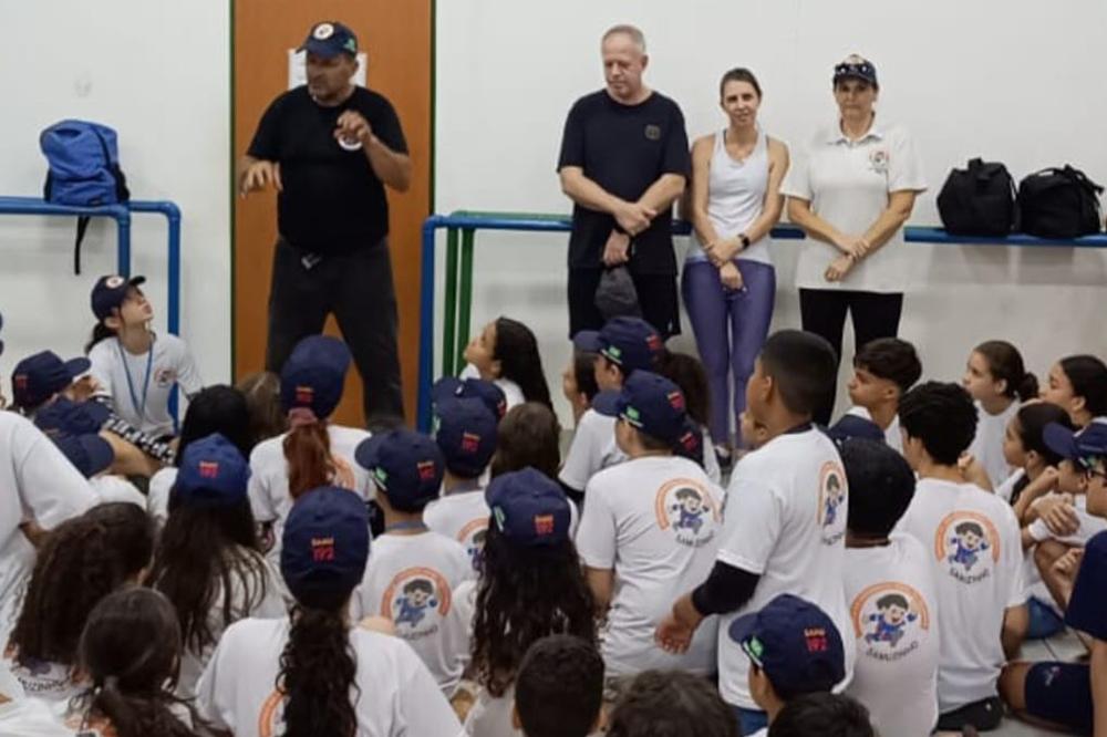 Aula de prevenção de afogamento e incêndio do “Projeto Samuzinho” tem grande adesão