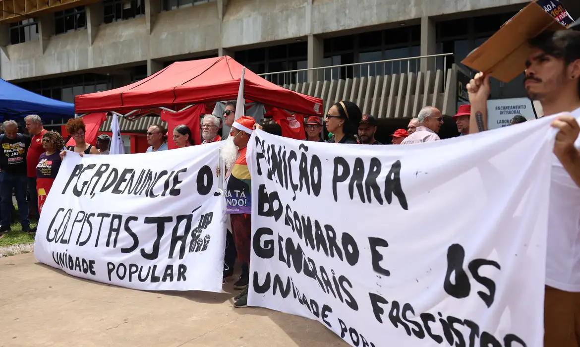 Manifestações protestam contra anistia e retrocesso de direitos