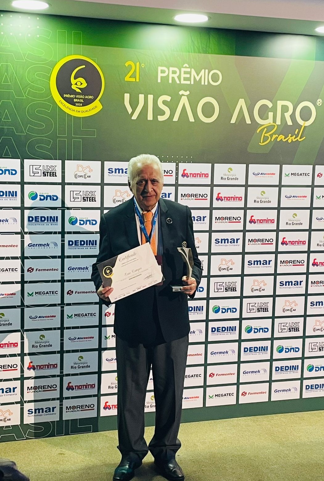 Prêmio Visão Agro Brasil entrega homenagem ao jornalista Enio Campoi