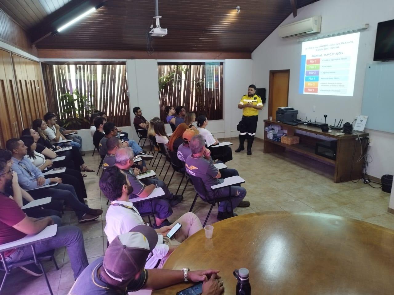 RP Mobi alerta sobre uso do cinto de segurança em palestra