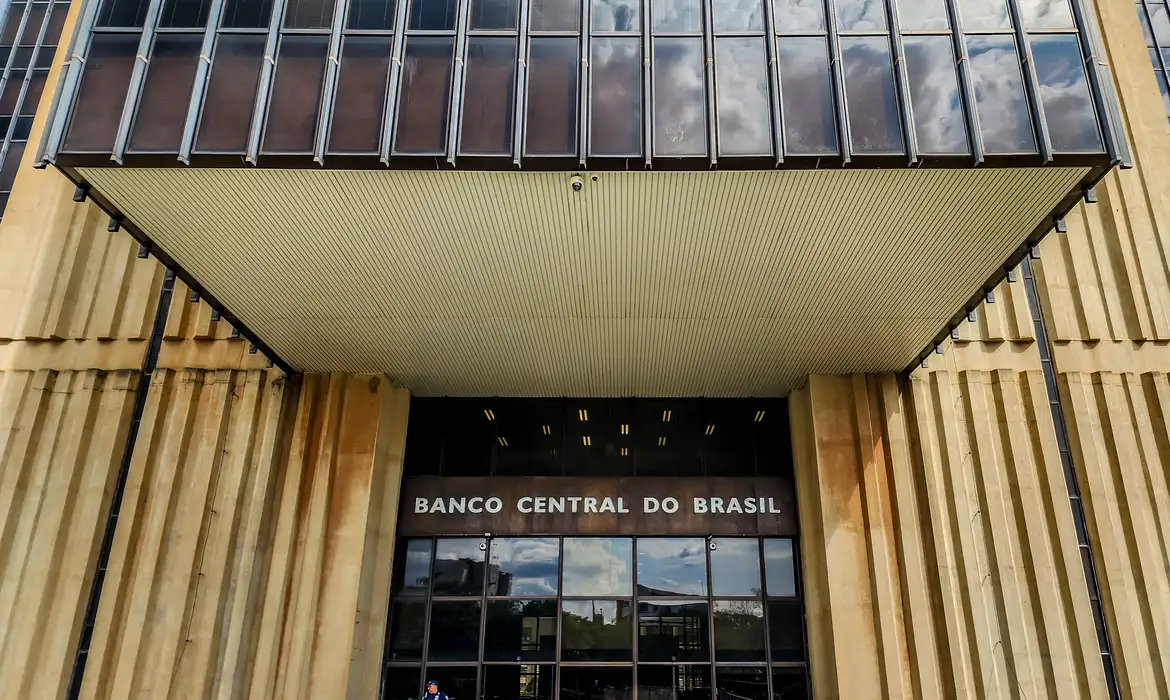 Copom eleva juros básicos da economia para 13,25% ao ano