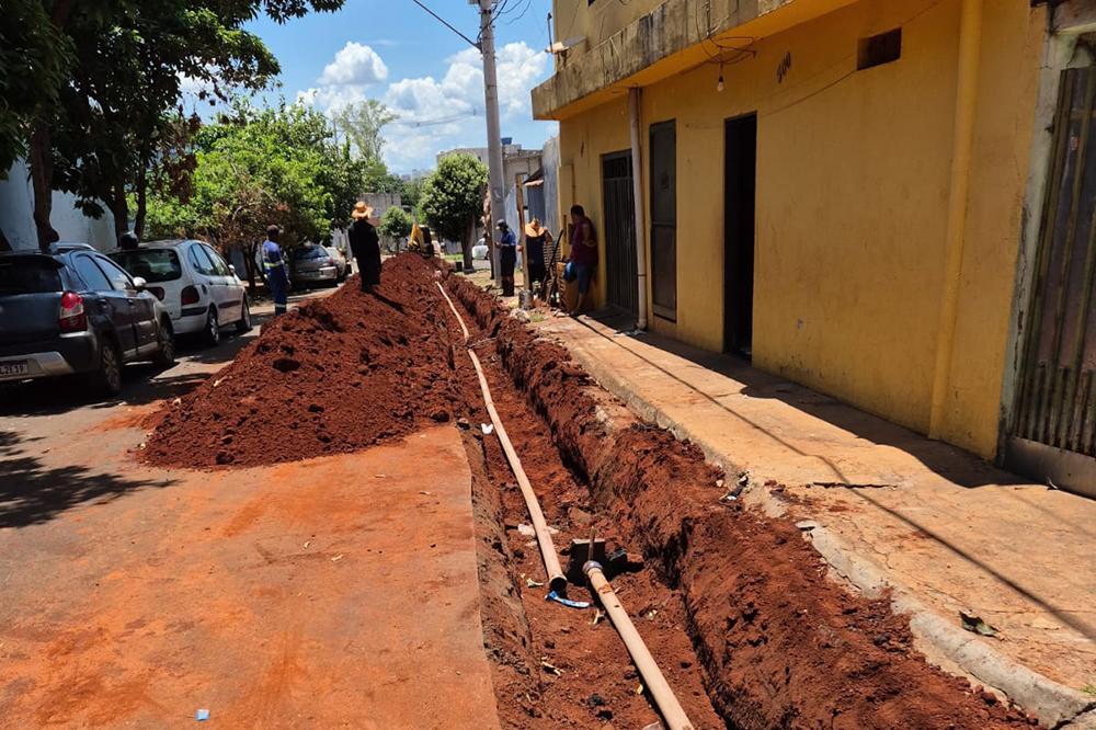 Saerp implanta rede de água em rua do Jardim Progresso