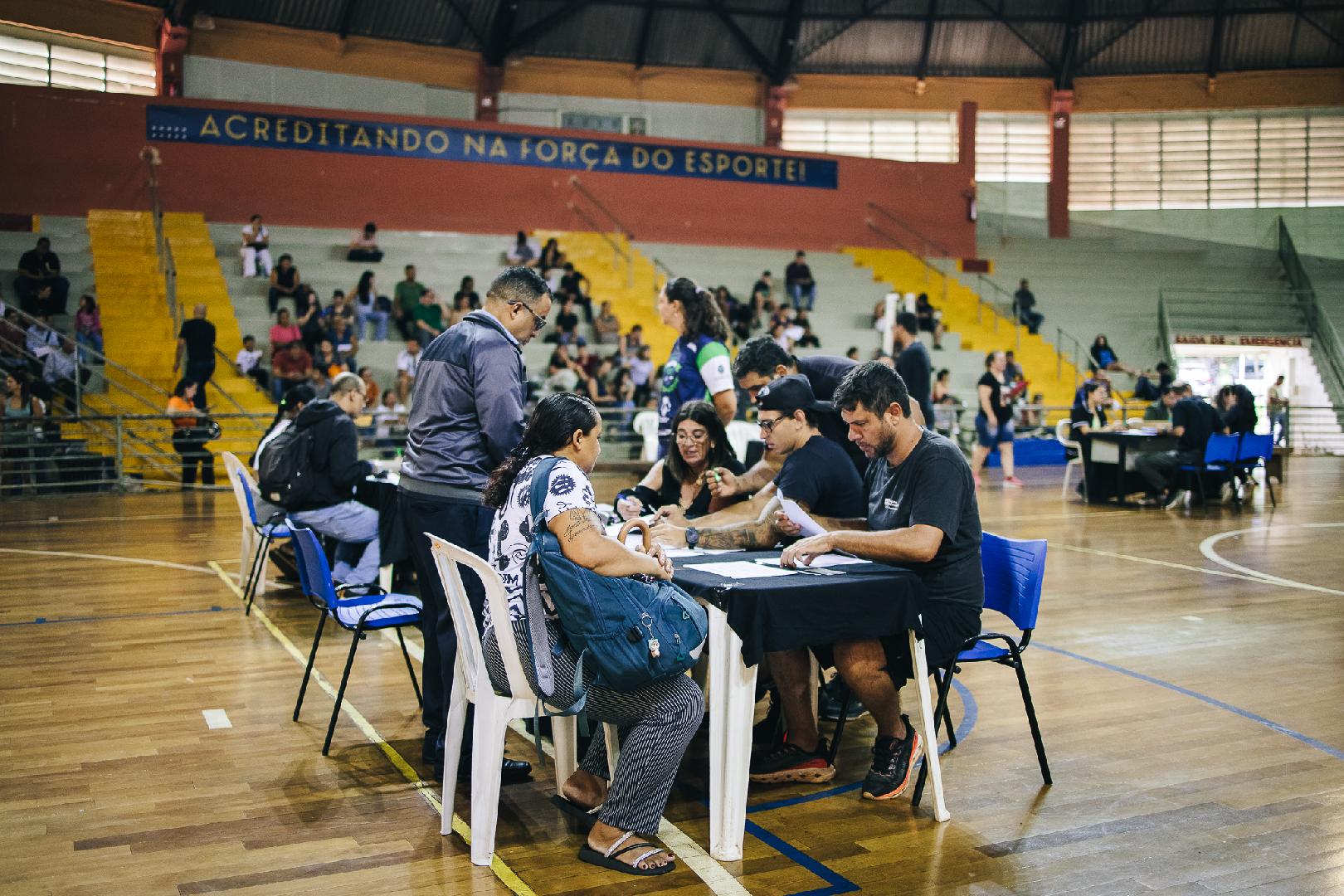 Cava do Bosque recebe mais de mil pessoas no primeiro dia de inscrições