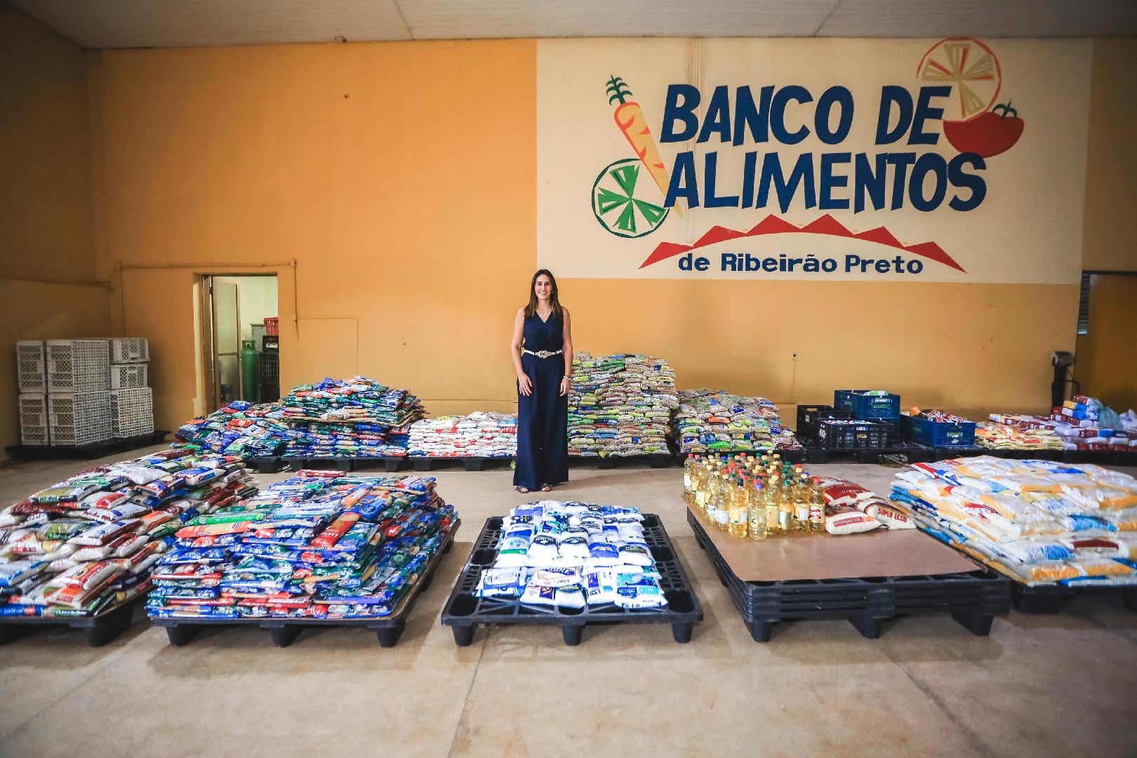 Público do Bloco Califórnia doou 2 mil e 700 quilos de alimentos ao Fundo Social para atendimento de entidades