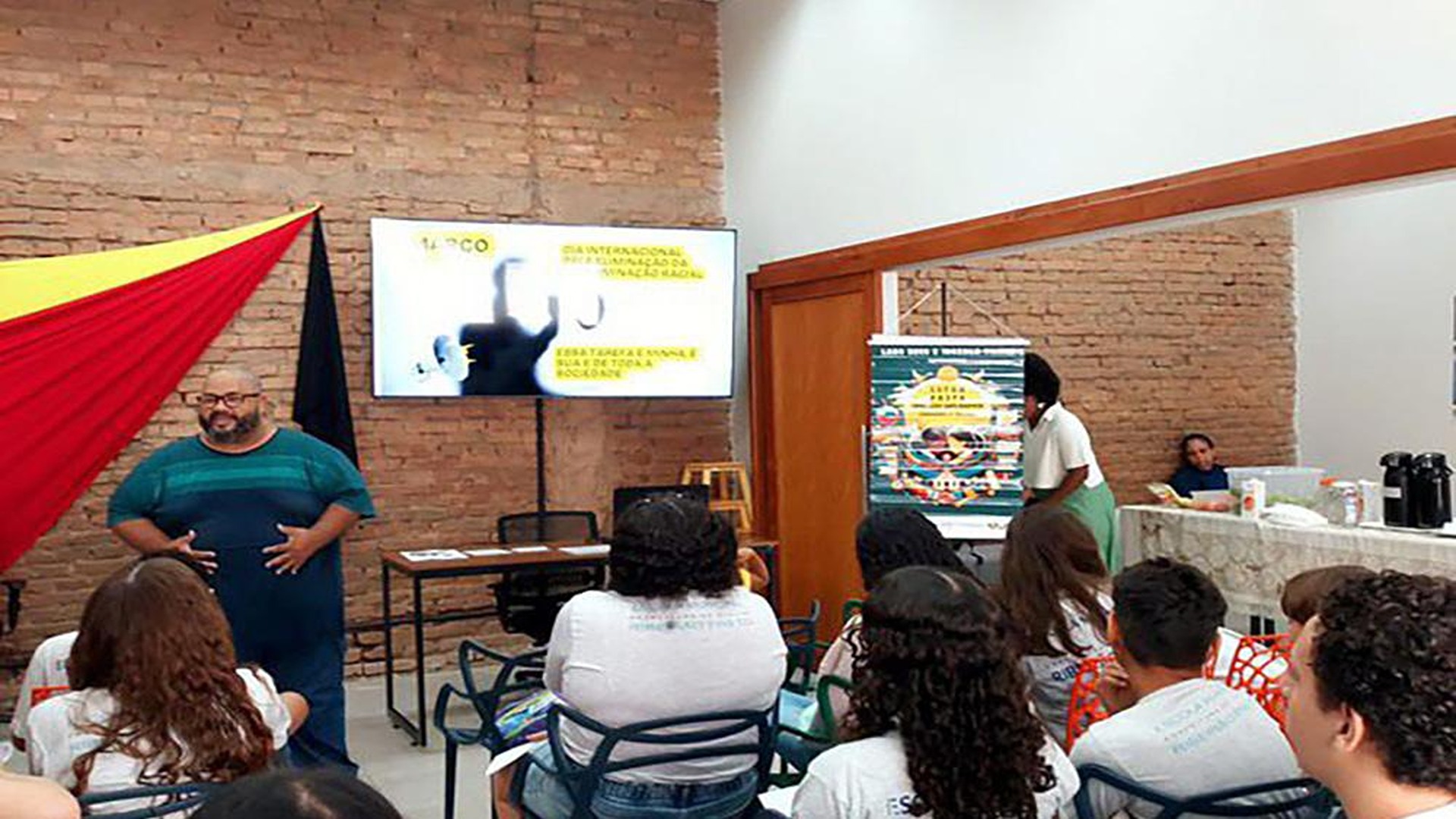 Dia Internacional contra a Discriminação Racial promove oficinas e debates com alunos da rede municipal