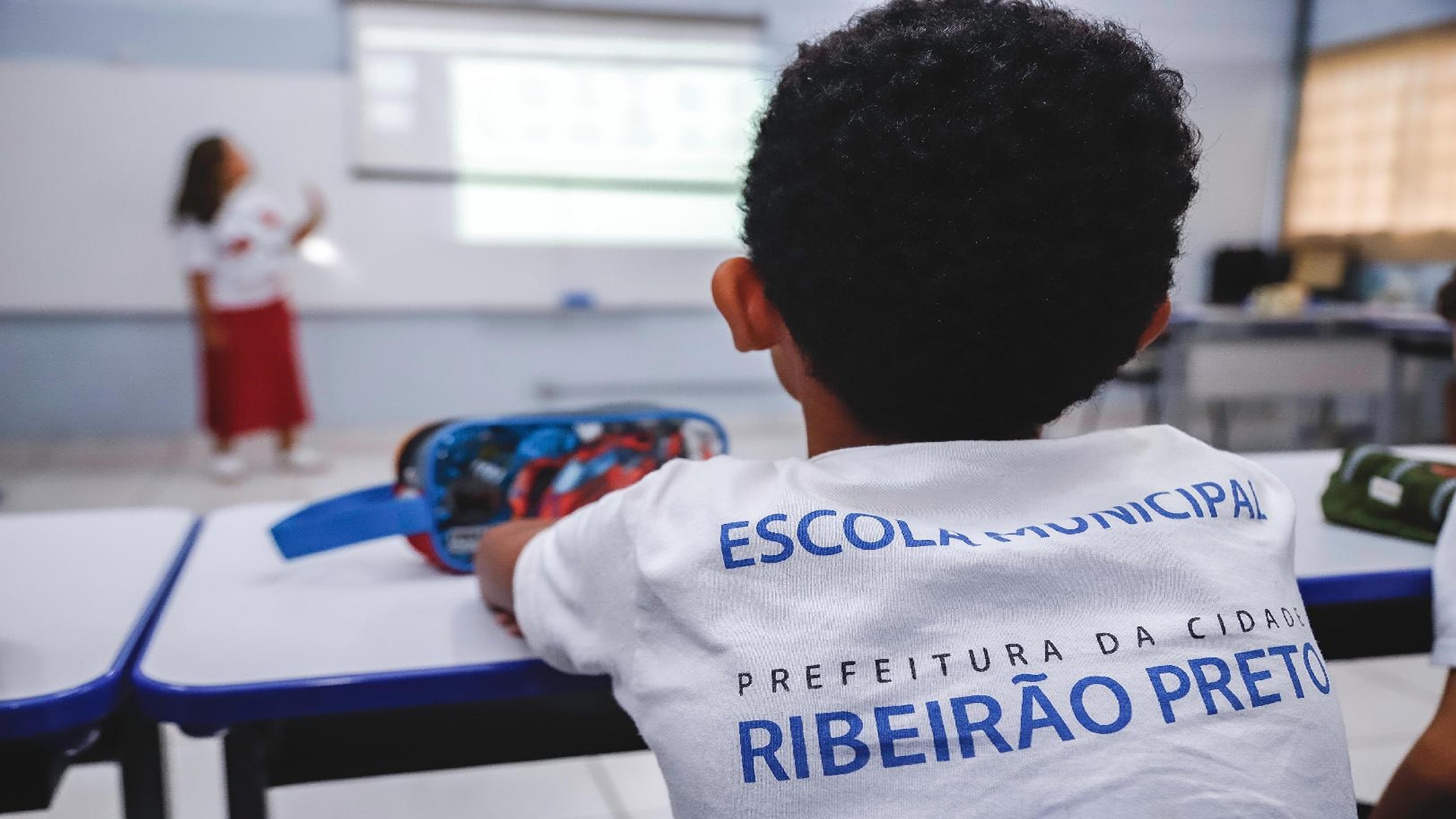 Proibição do uso de celular nas escolas municipais impacta positivamente o aprendizado